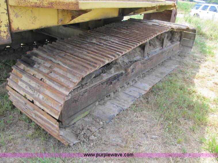 image for item B2764 1983 Caterpillar 225 excavator
