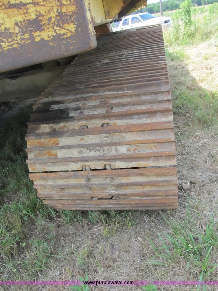 image for item B2764 1983 Caterpillar 225 excavator