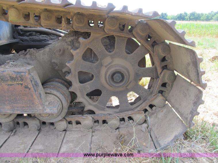 image for item B2764 1983 Caterpillar 225 excavator