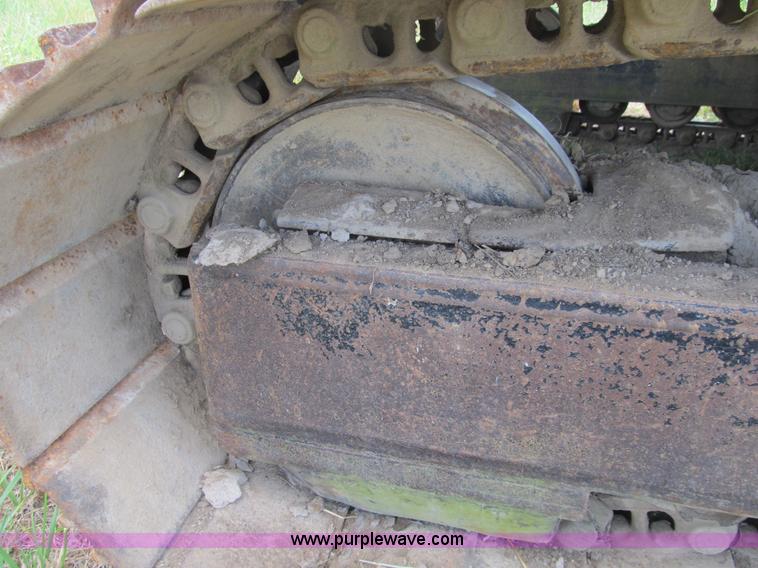 image for item B2764 1983 Caterpillar 225 excavator