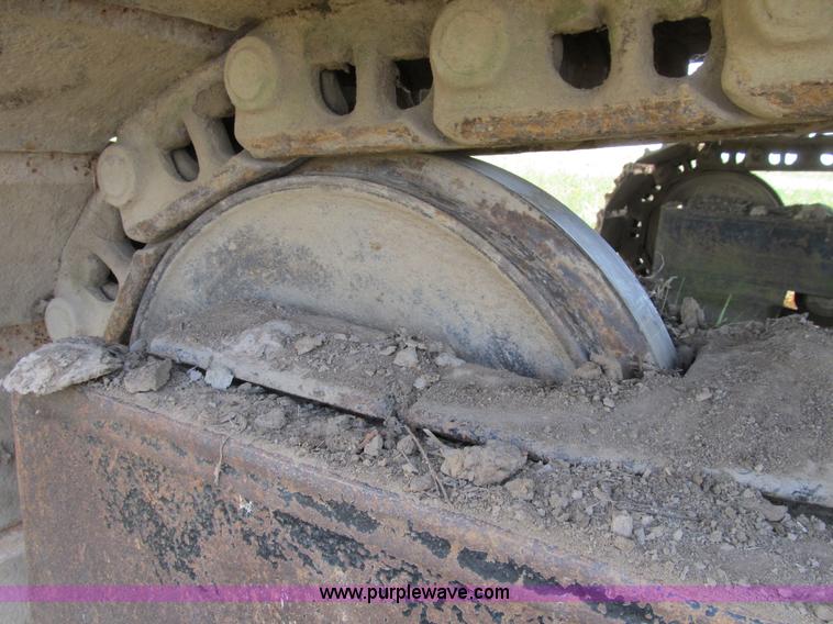 image for item B2764 1983 Caterpillar 225 excavator