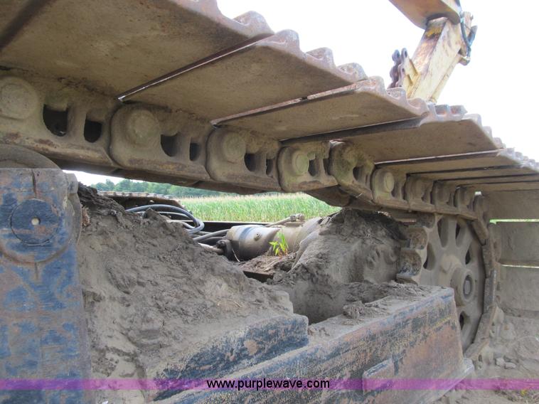 image for item B2764 1983 Caterpillar 225 excavator