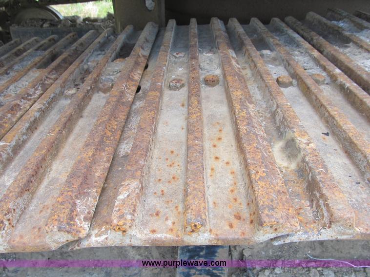 image for item B2764 1983 Caterpillar 225 excavator