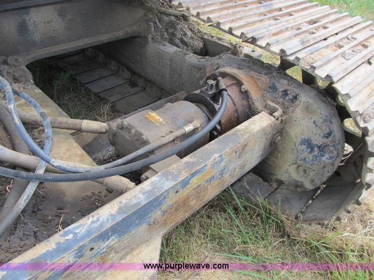 image for item B2764 1983 Caterpillar 225 excavator