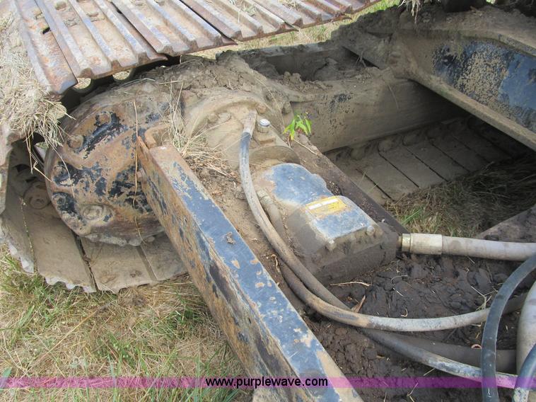 image for item B2764 1983 Caterpillar 225 excavator