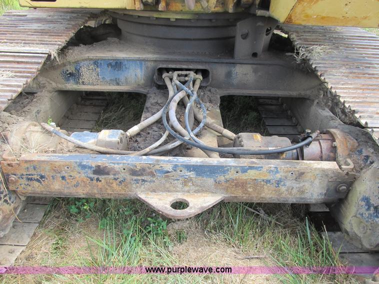 image for item B2764 1983 Caterpillar 225 excavator
