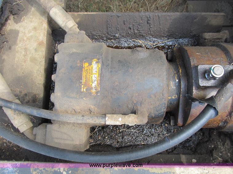 image for item B2764 1983 Caterpillar 225 excavator