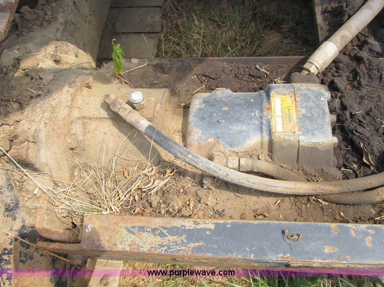 image for item B2764 1983 Caterpillar 225 excavator