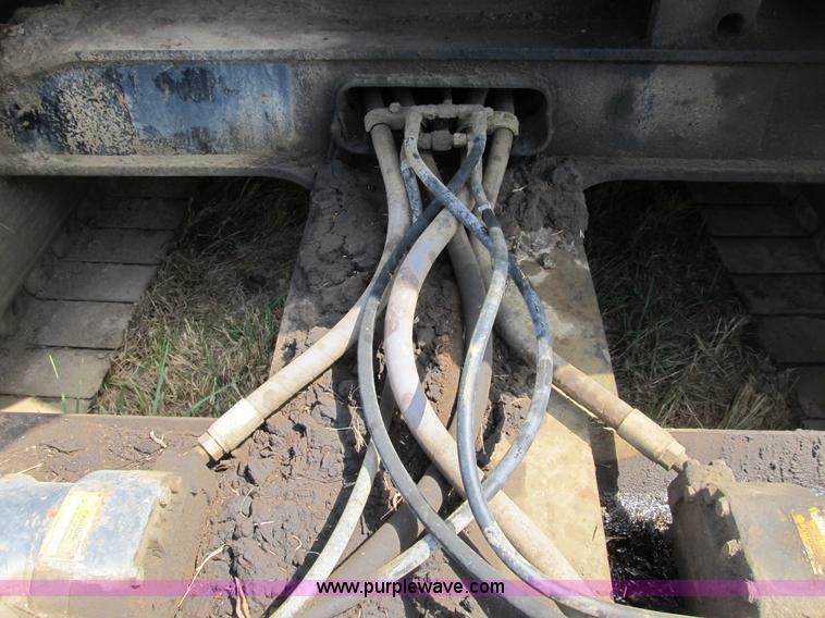 image for item B2764 1983 Caterpillar 225 excavator