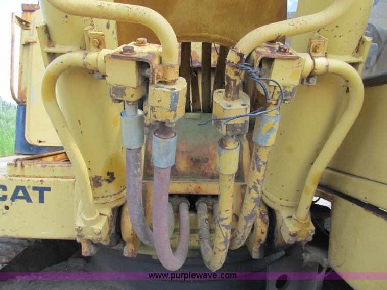 image for item B2764 1983 Caterpillar 225 excavator