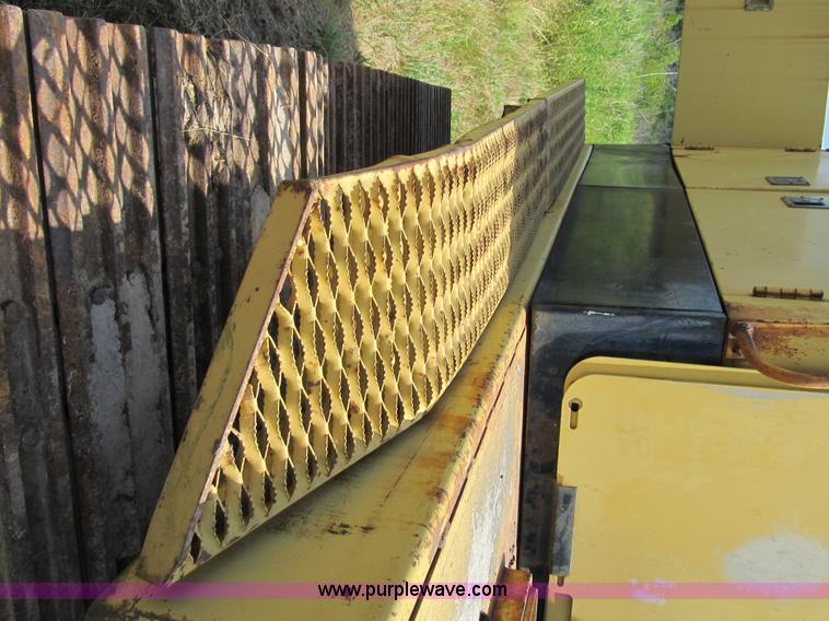 image for item B2764 1983 Caterpillar 225 excavator