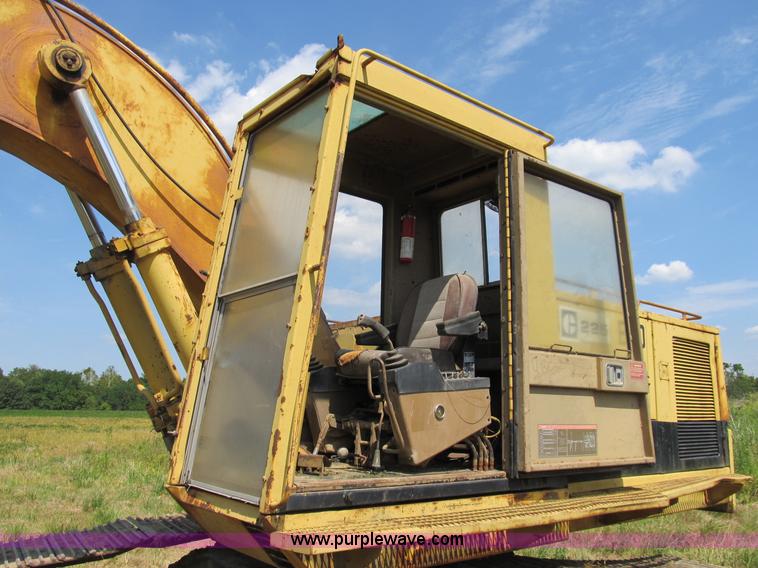 image for item B2764 1983 Caterpillar 225 excavator