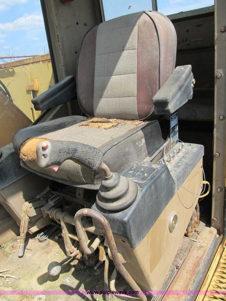 image for item B2764 1983 Caterpillar 225 excavator