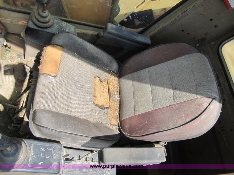 image for item B2764 1983 Caterpillar 225 excavator