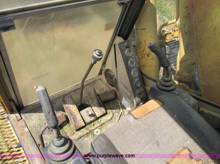 image for item B2764 1983 Caterpillar 225 excavator