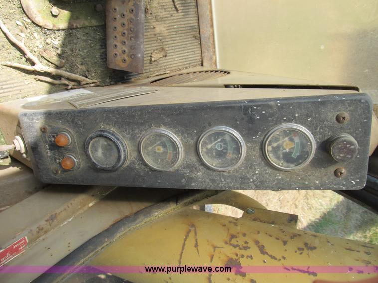 image for item B2764 1983 Caterpillar 225 excavator