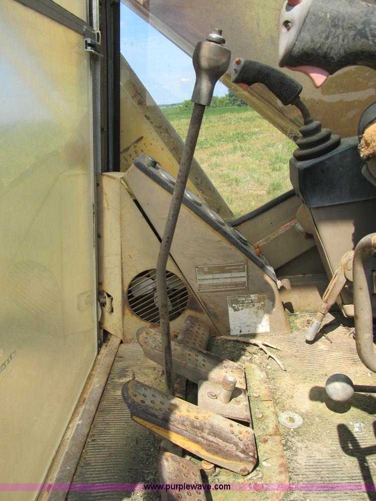 image for item B2764 1983 Caterpillar 225 excavator