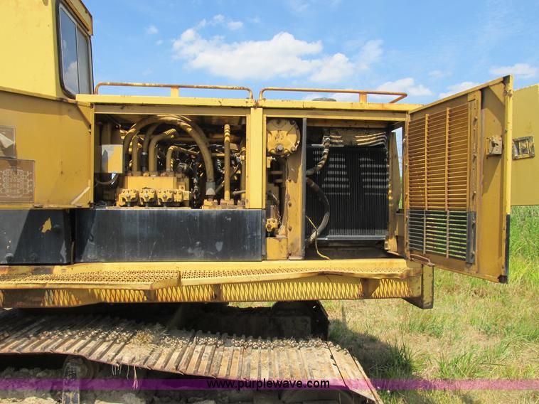 image for item B2764 1983 Caterpillar 225 excavator