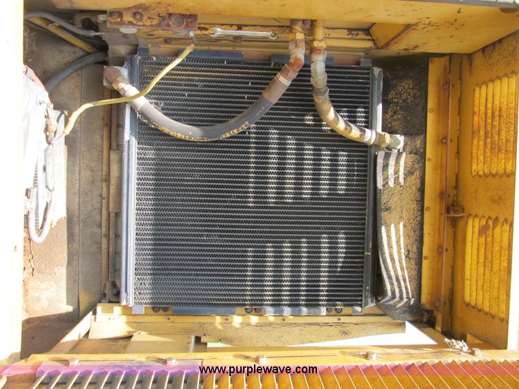 image for item B2764 1983 Caterpillar 225 excavator