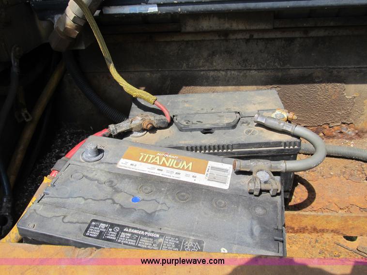 image for item B2764 1983 Caterpillar 225 excavator