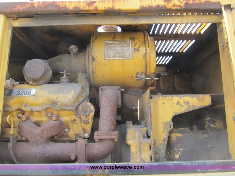 image for item B2764 1983 Caterpillar 225 excavator