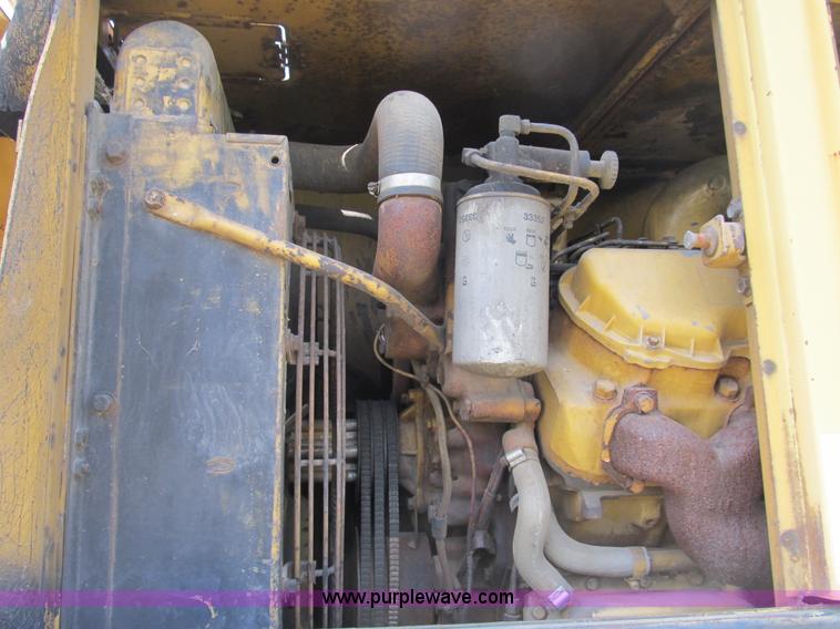image for item B2764 1983 Caterpillar 225 excavator