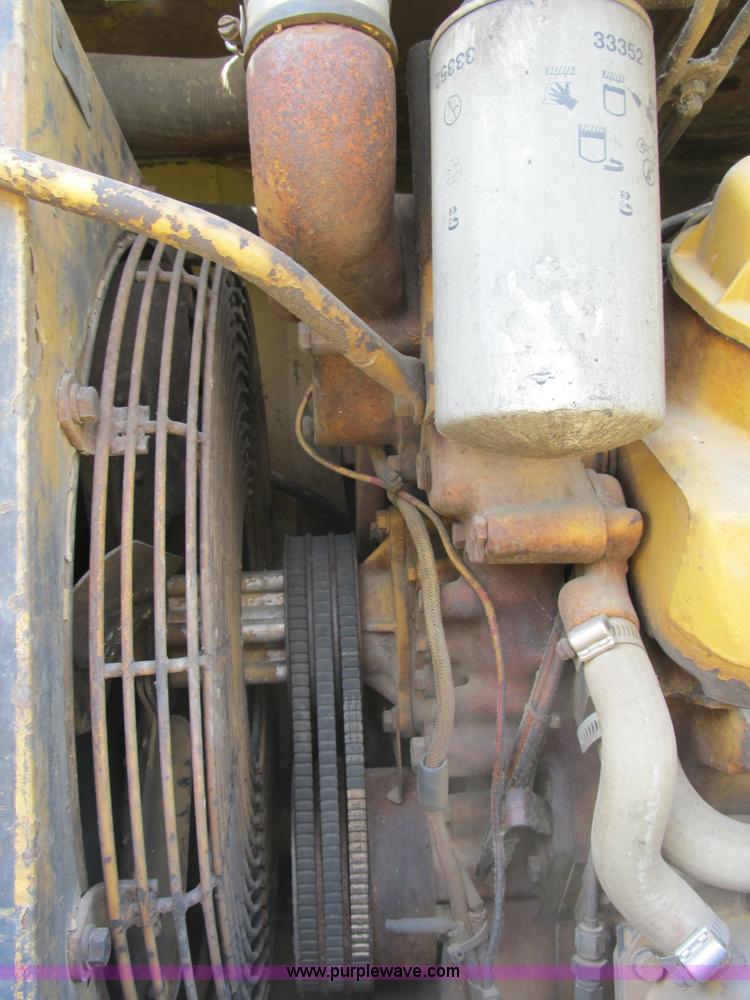 image for item B2764 1983 Caterpillar 225 excavator