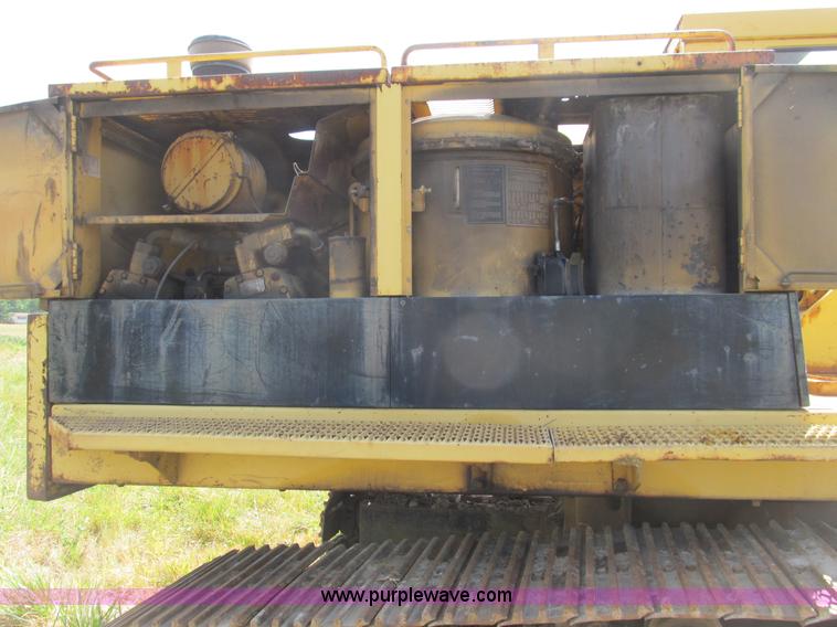 image for item B2764 1983 Caterpillar 225 excavator