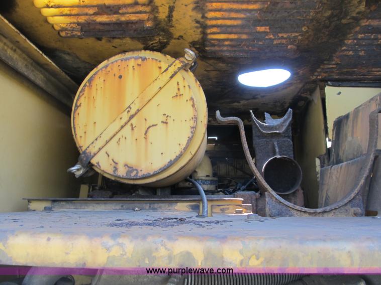 image for item B2764 1983 Caterpillar 225 excavator