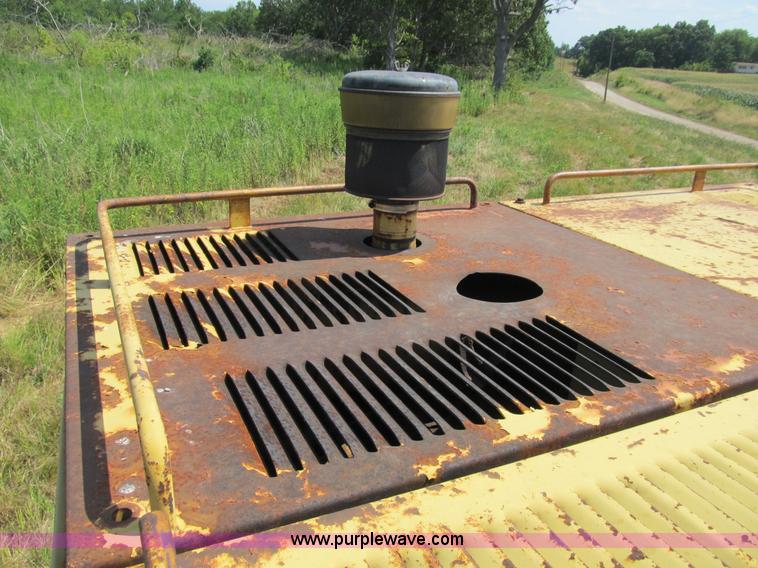 image for item B2764 1983 Caterpillar 225 excavator