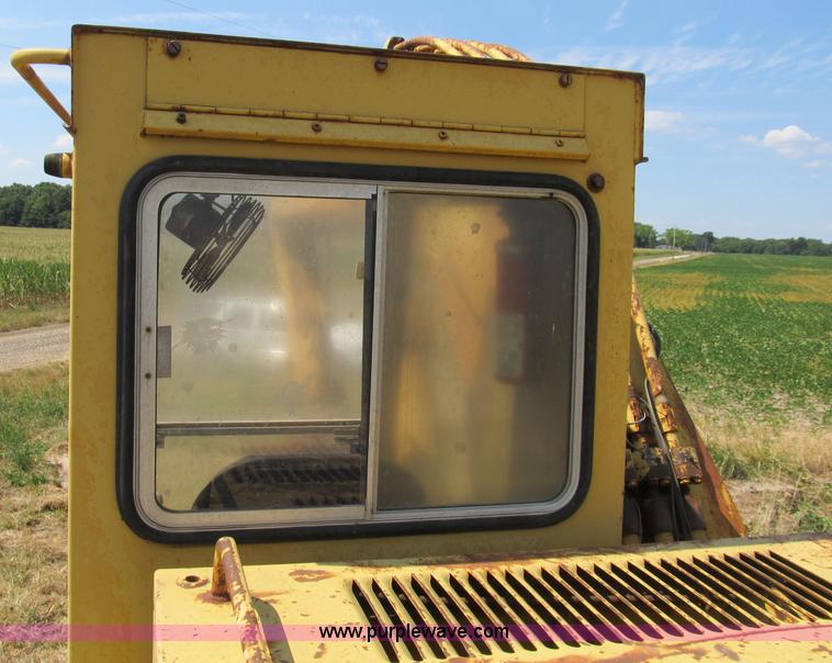 image for item B2764 1983 Caterpillar 225 excavator