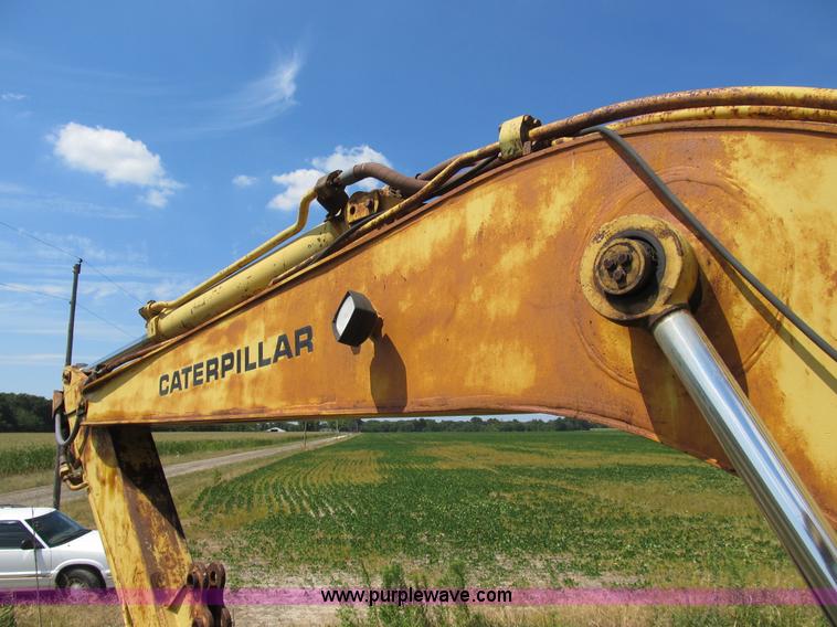 image for item B2764 1983 Caterpillar 225 excavator