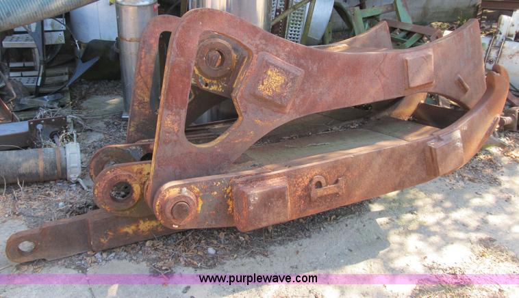 image for item B2764 1983 Caterpillar 225 excavator