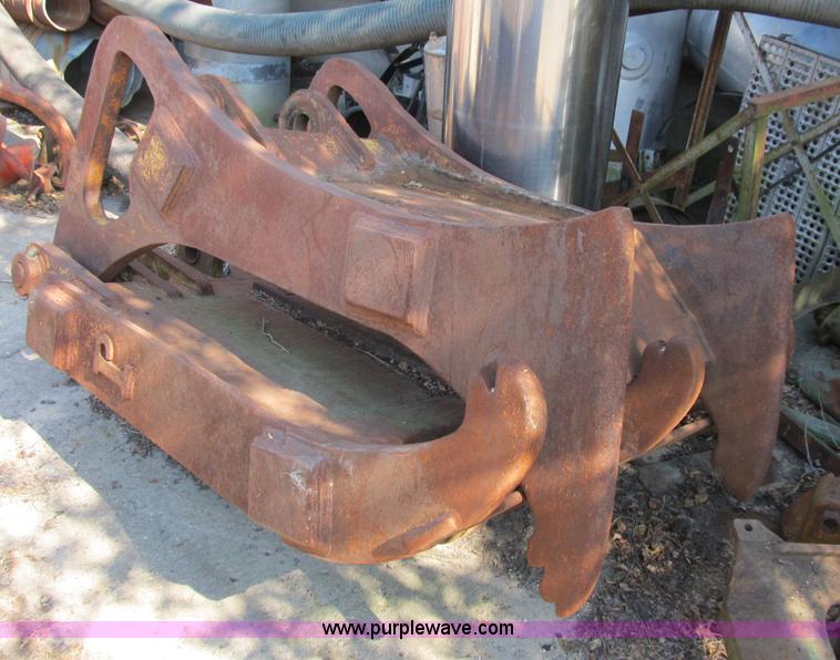 image for item B2764 1983 Caterpillar 225 excavator