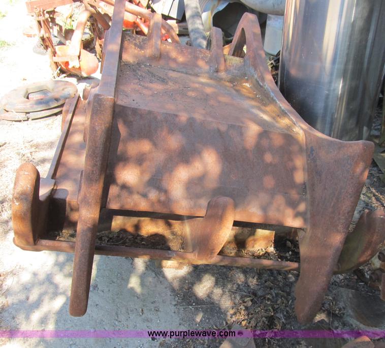 image for item B2764 1983 Caterpillar 225 excavator