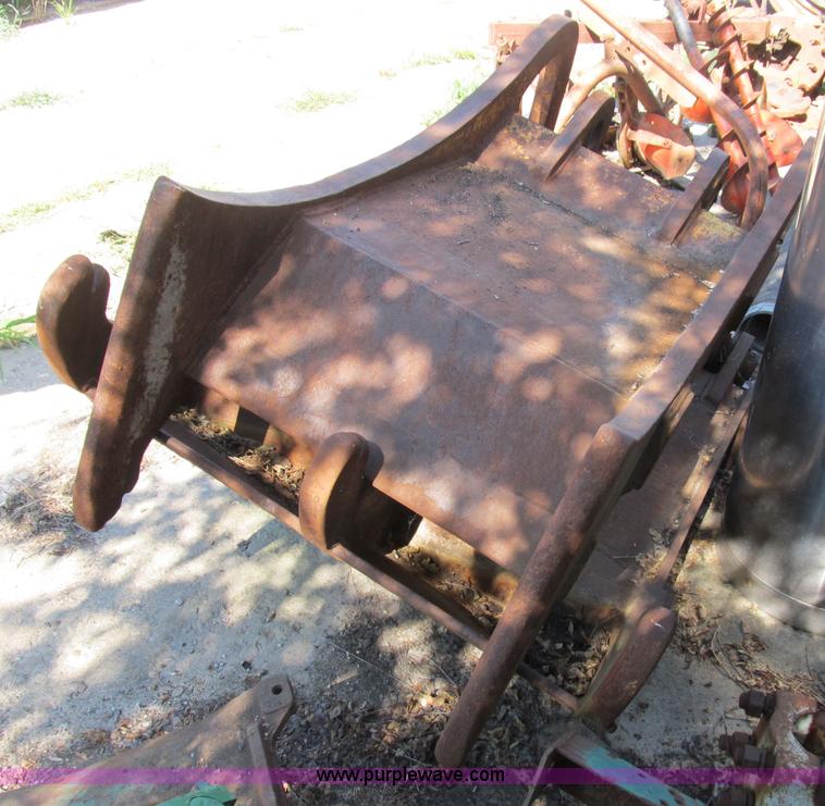 image for item B2764 1983 Caterpillar 225 excavator