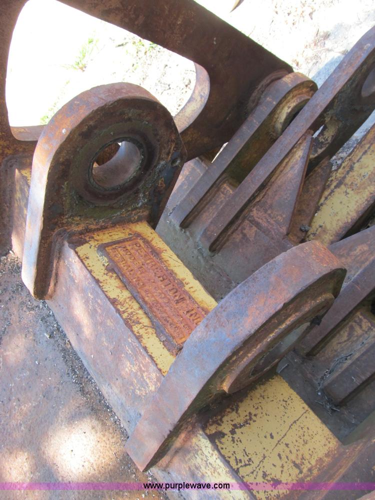 image for item B2764 1983 Caterpillar 225 excavator