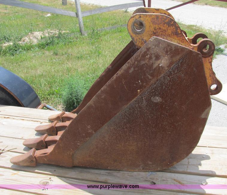 image for item B2774 John Deere 24" backhoe bucket