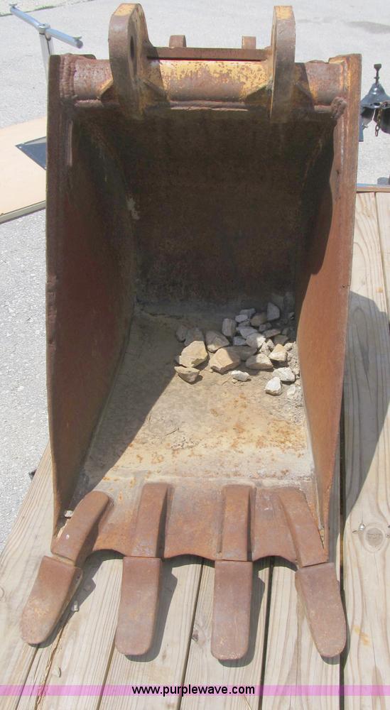 image for item B2774 John Deere 24" backhoe bucket
