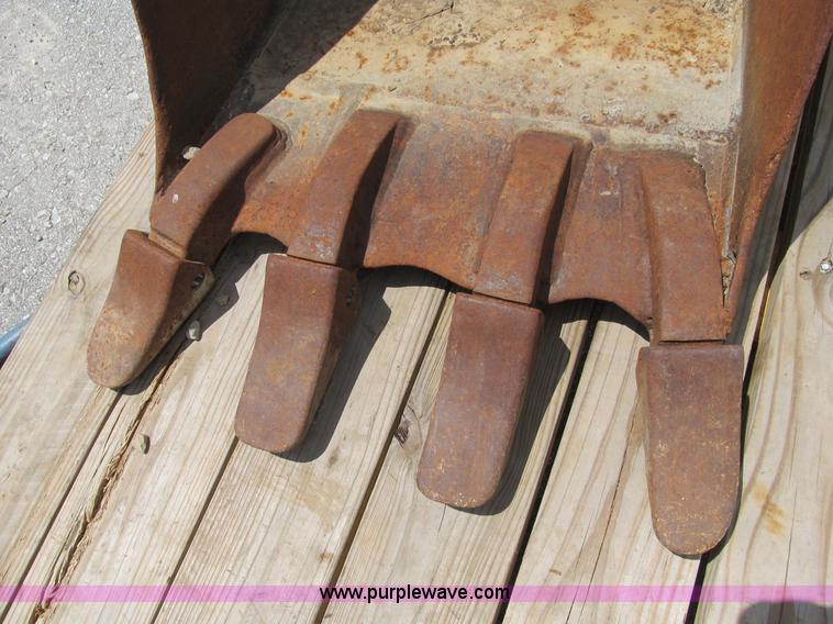 image for item B2774 John Deere 24" backhoe bucket