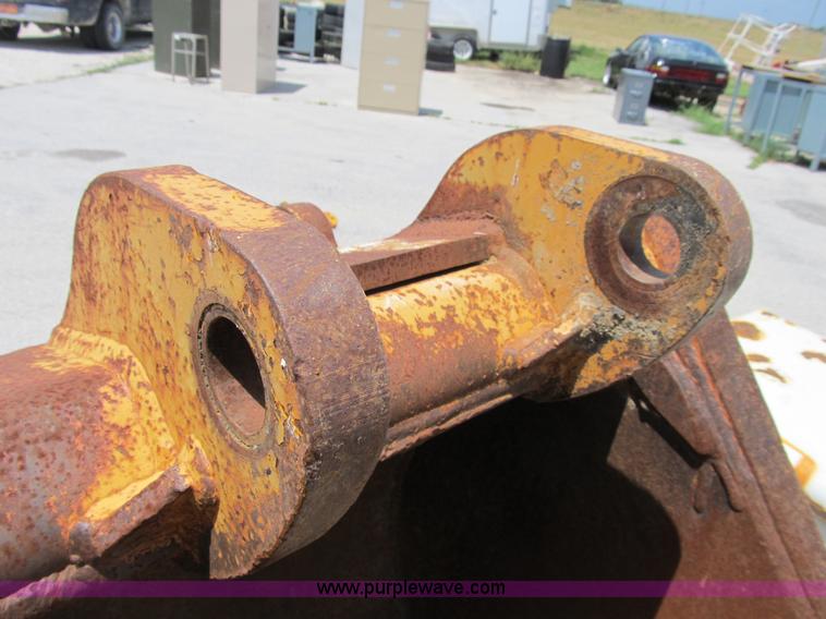 image for item B2774 John Deere 24" backhoe bucket