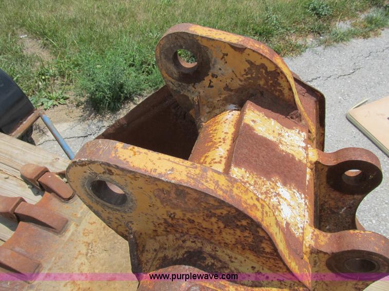 image for item B2774 John Deere 24" backhoe bucket