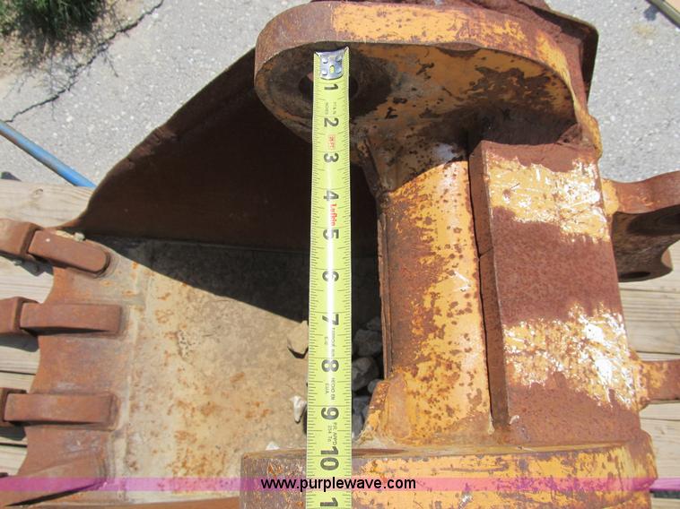 image for item B2774 John Deere 24" backhoe bucket