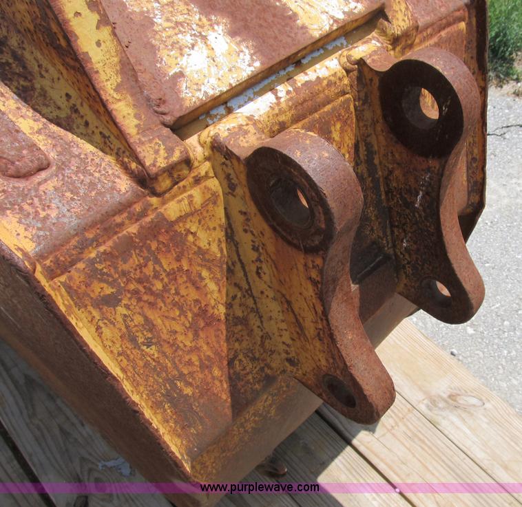 image for item B2774 John Deere 24" backhoe bucket