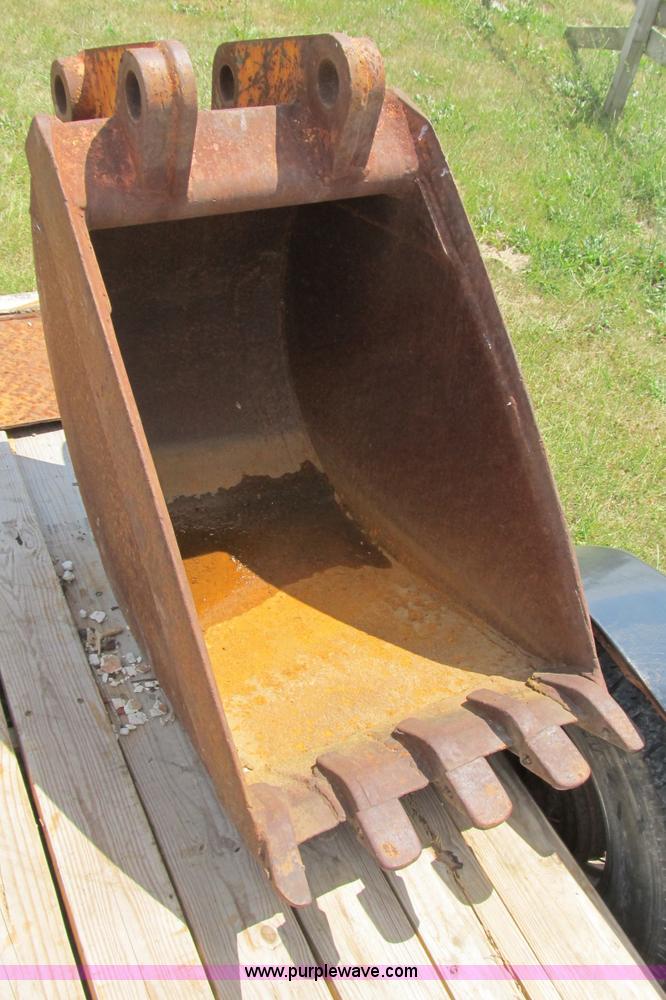image for item B2774 John Deere 24" backhoe bucket