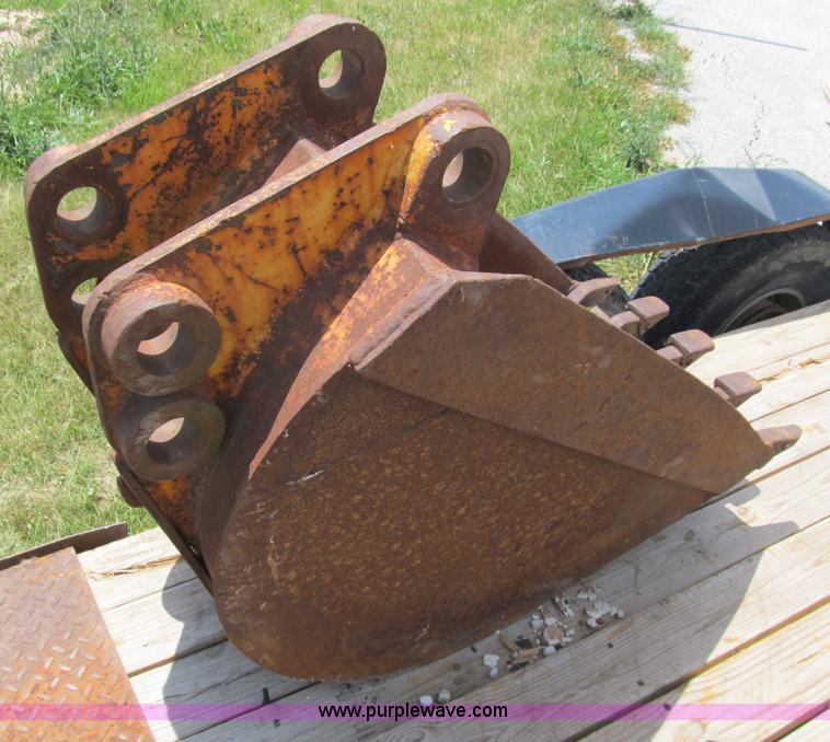 image for item B2775 Case 24" backhoe bucket