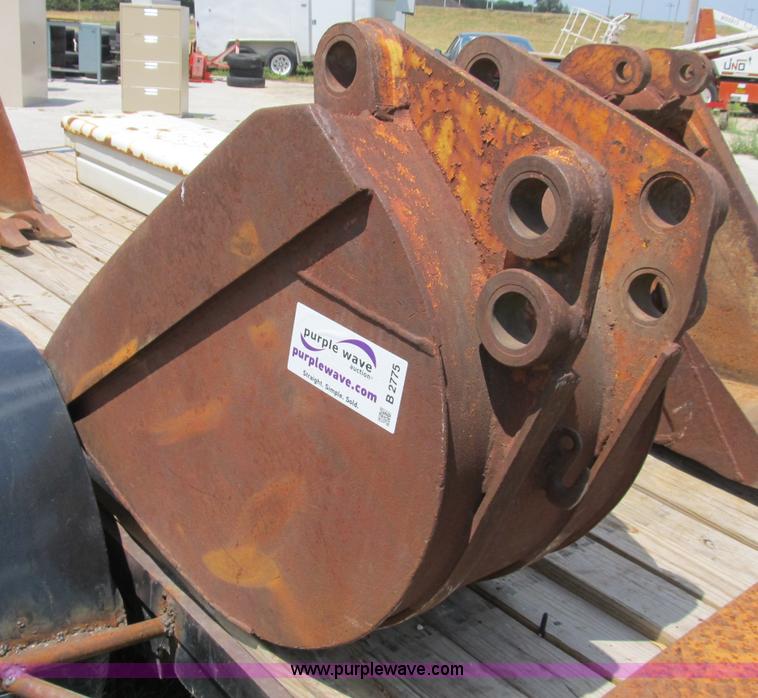 image for item B2775 Case 24" backhoe bucket