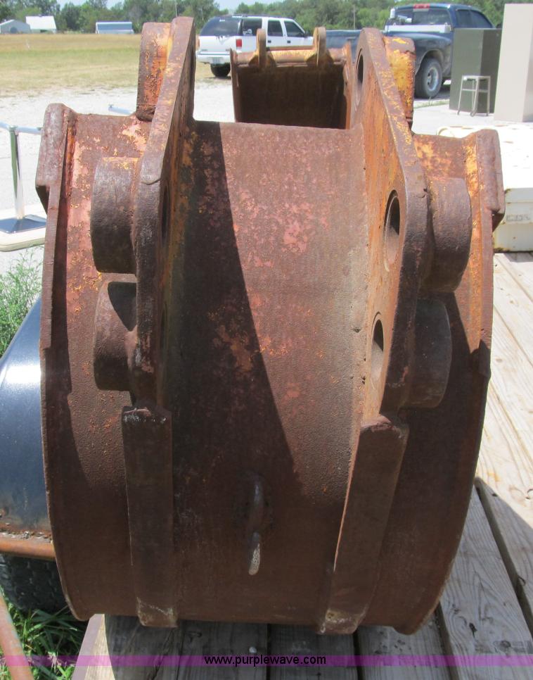 image for item B2775 Case 24" backhoe bucket