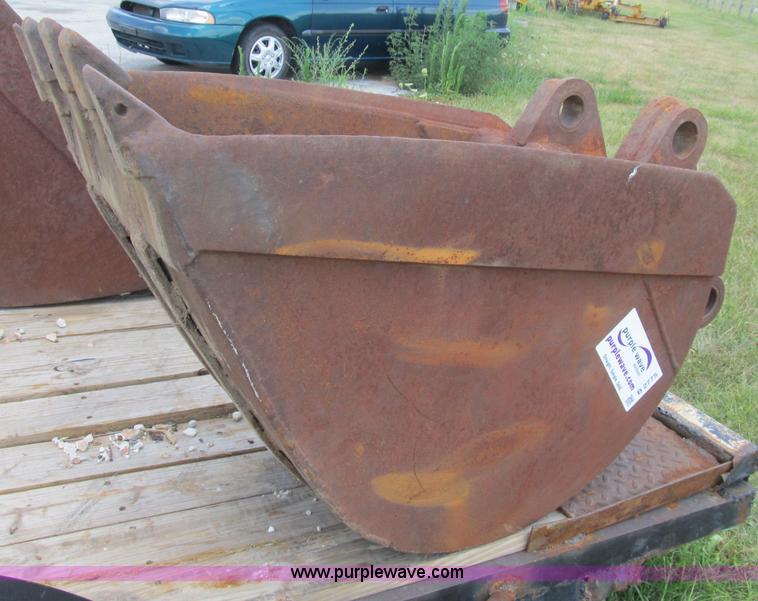 image for item B2775 Case 24" backhoe bucket