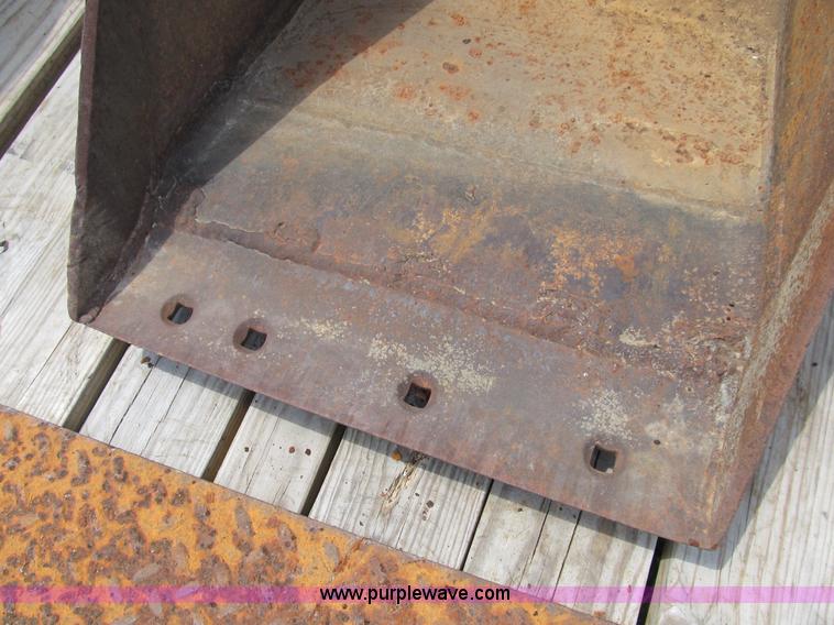 image for item B2776 John Deere 22" smooth backhoe bucket